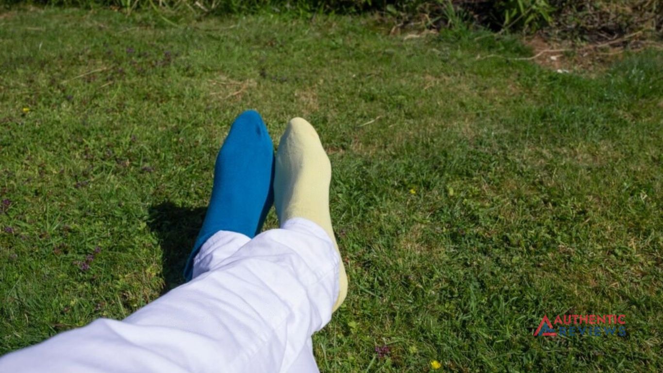 How-To-Get-Grass-Seeds-Out-Of-Socks