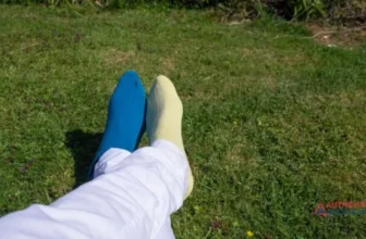 How-To-Get-Grass-Seeds-Out-Of-Socks